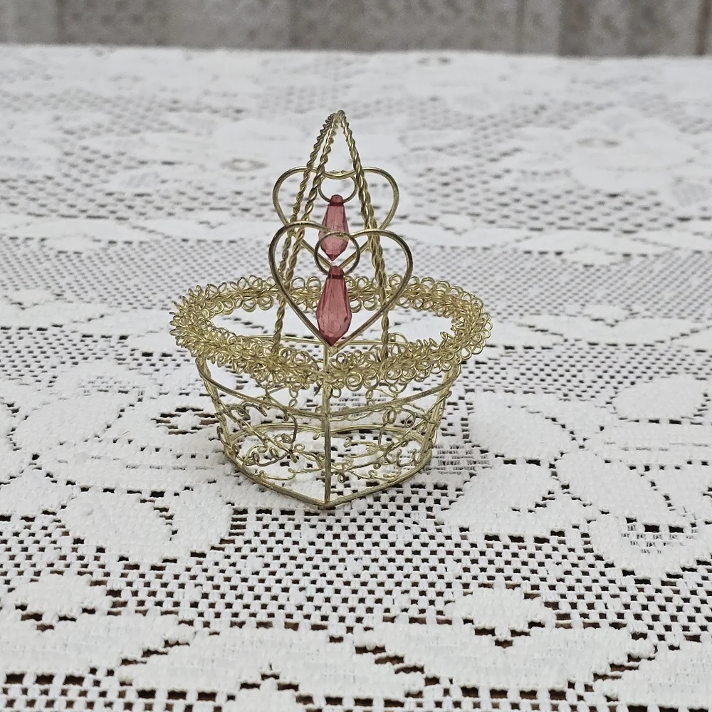 Gold Wire Heart Mini Basket 3.5
